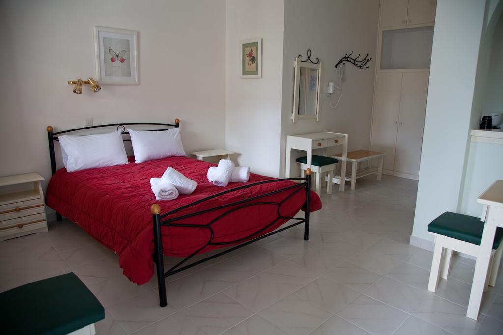 Theo Studios & Apartments Spétses Екстериор снимка